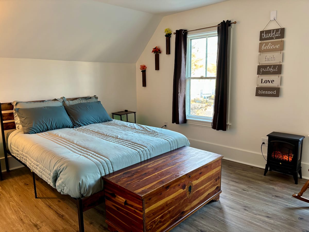 29 Brook Street Victorian suite bedroom, Derry